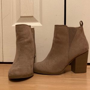 Size 7 women’s beige suede booties. LIKE NEW